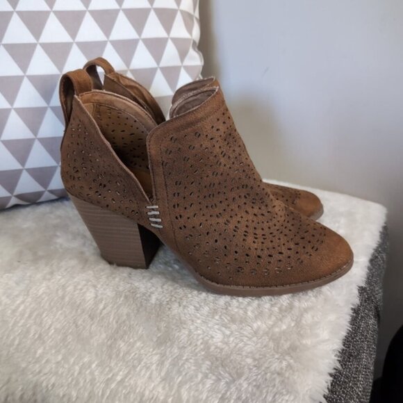 Francesca's Western Aztec Boho Cut Out Remedy Ankle Boots 9 - Picture 6 of 8